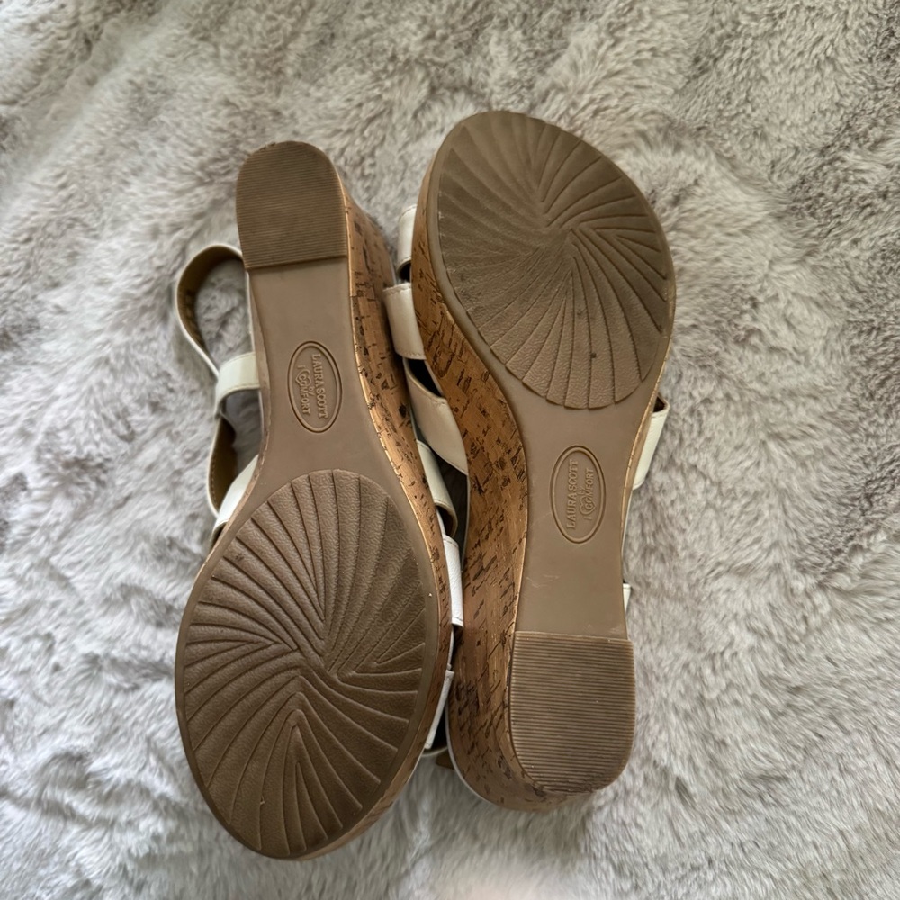 White Laura Scott Wedge Open-toe Sandals with Floral Accent Size 8 - Picture 4 of 14